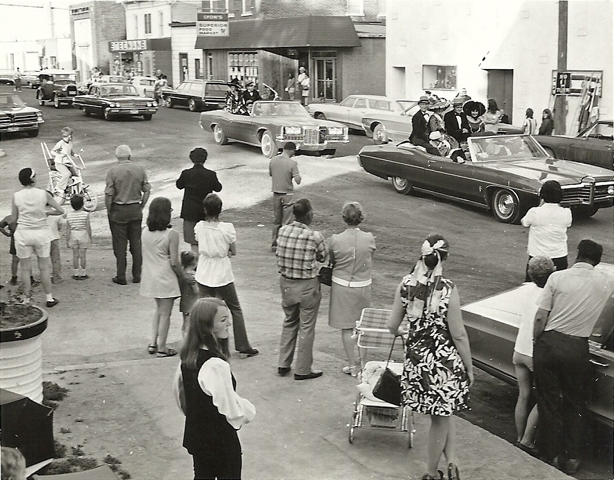 Historical photograph — guess where and when it was taken